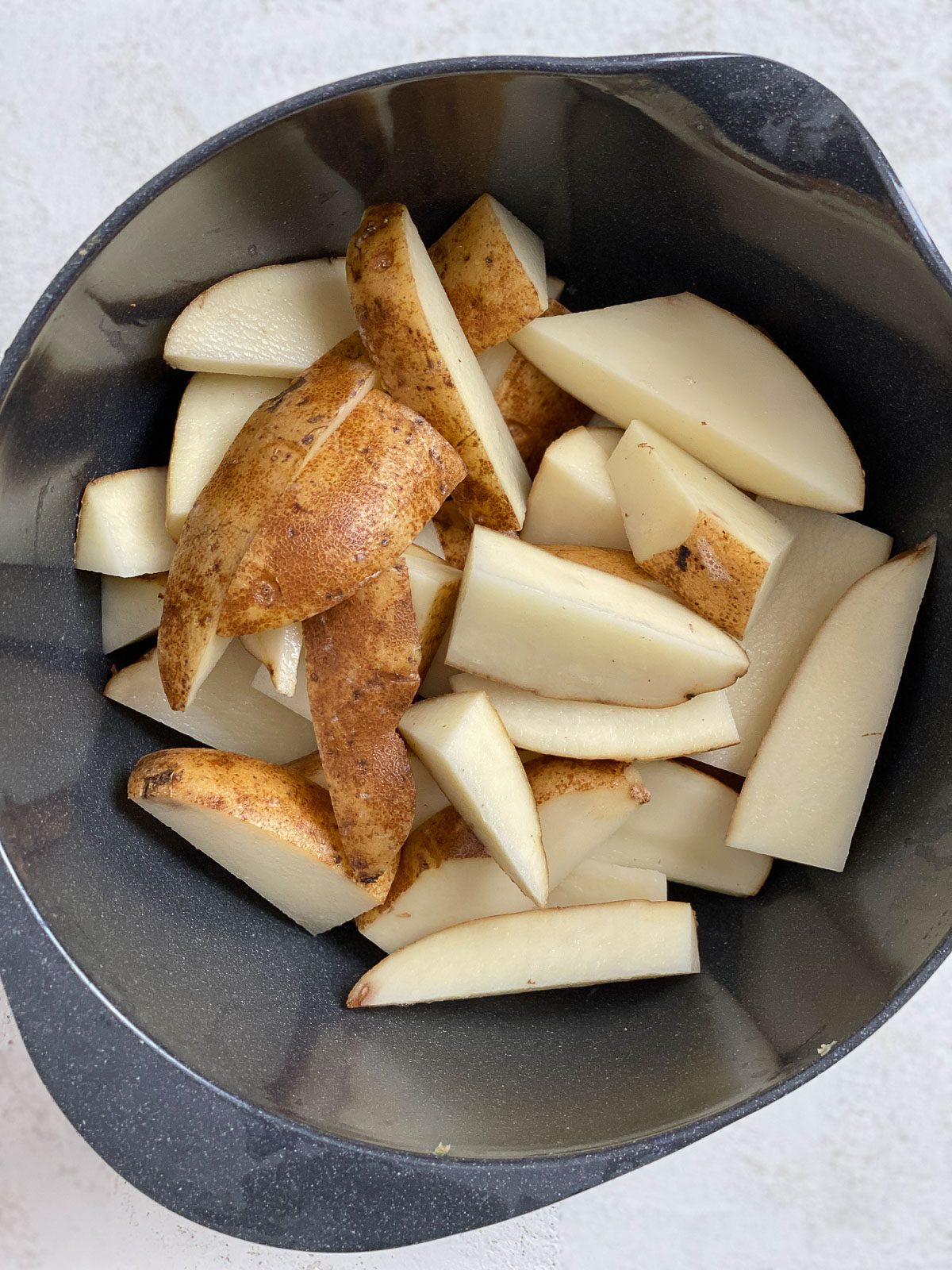 sliced potatoes in air fryer