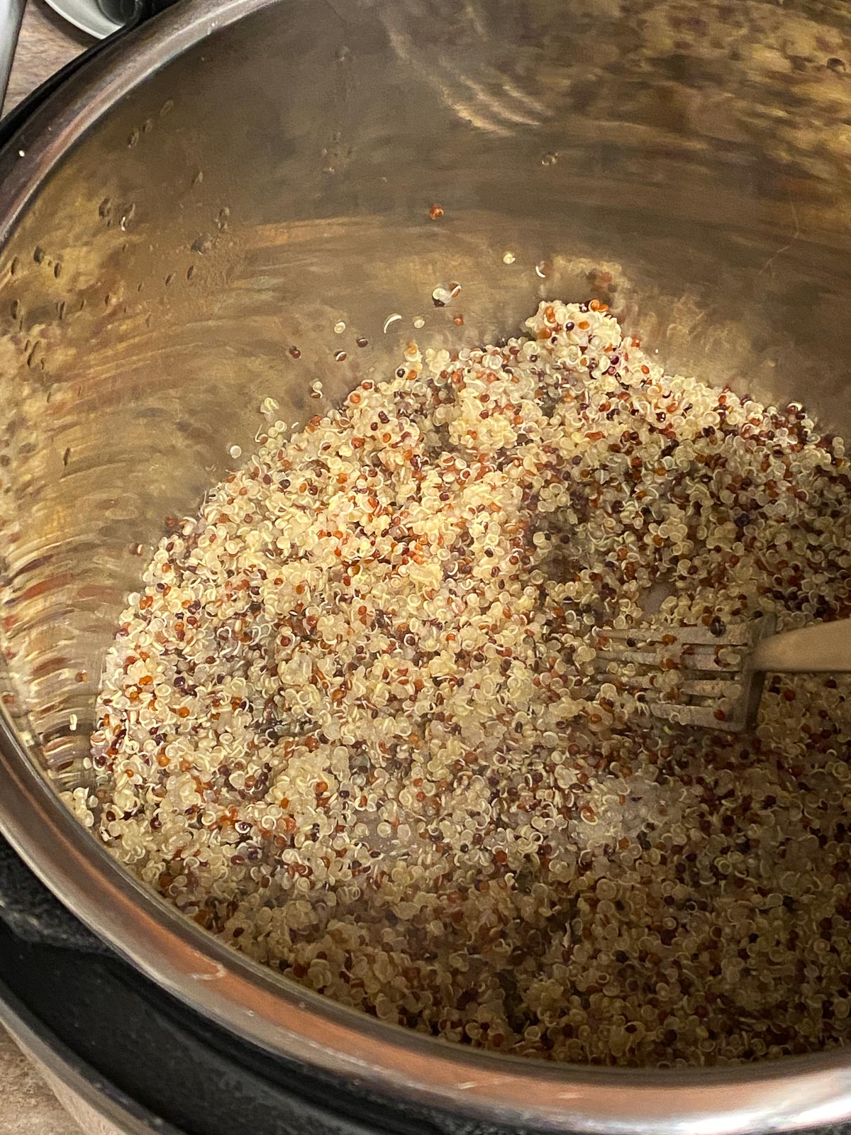 completed quinoa in stainless steel bowl