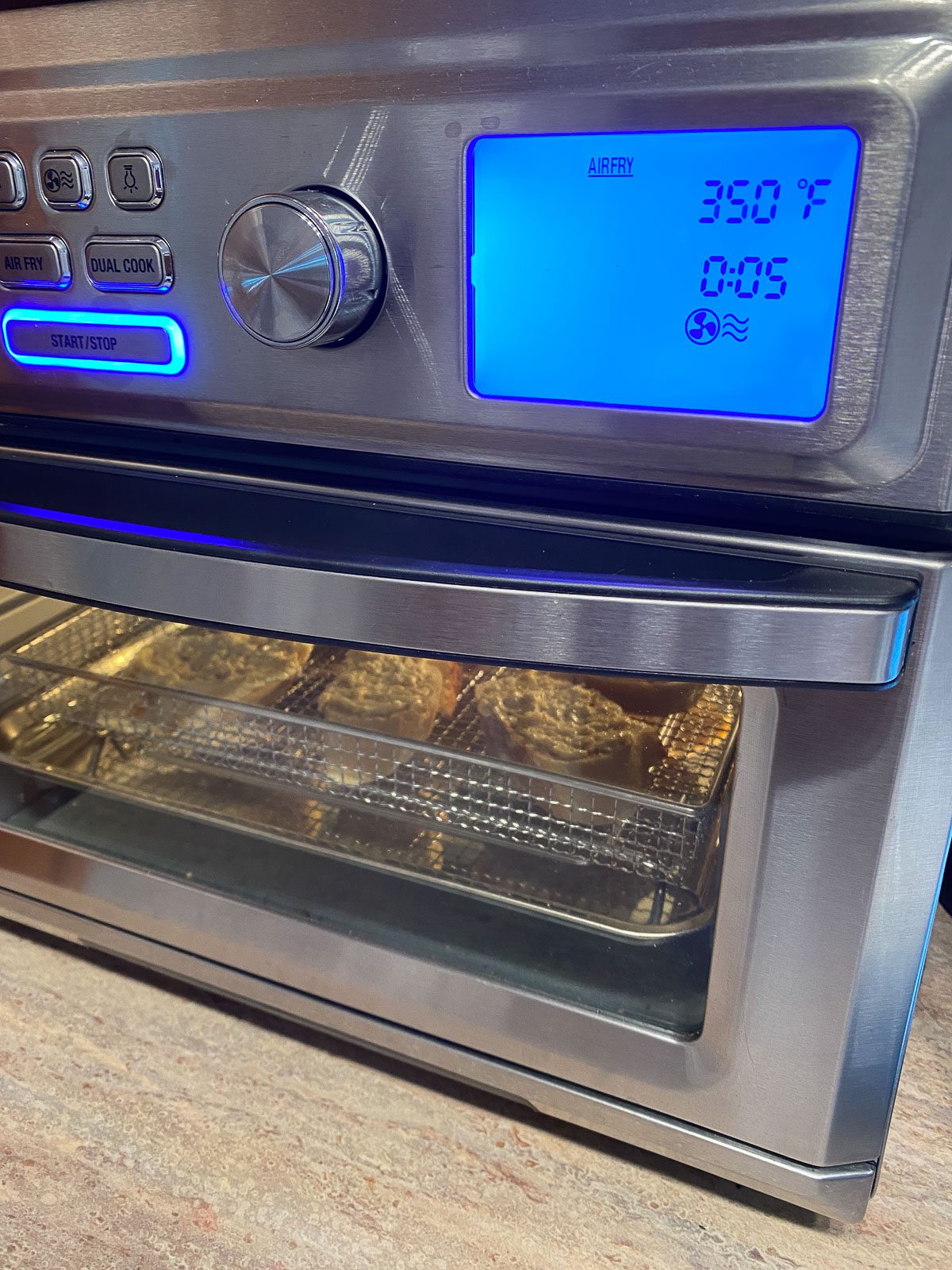 process of air fryer garlic bread in air fryer displaying settings