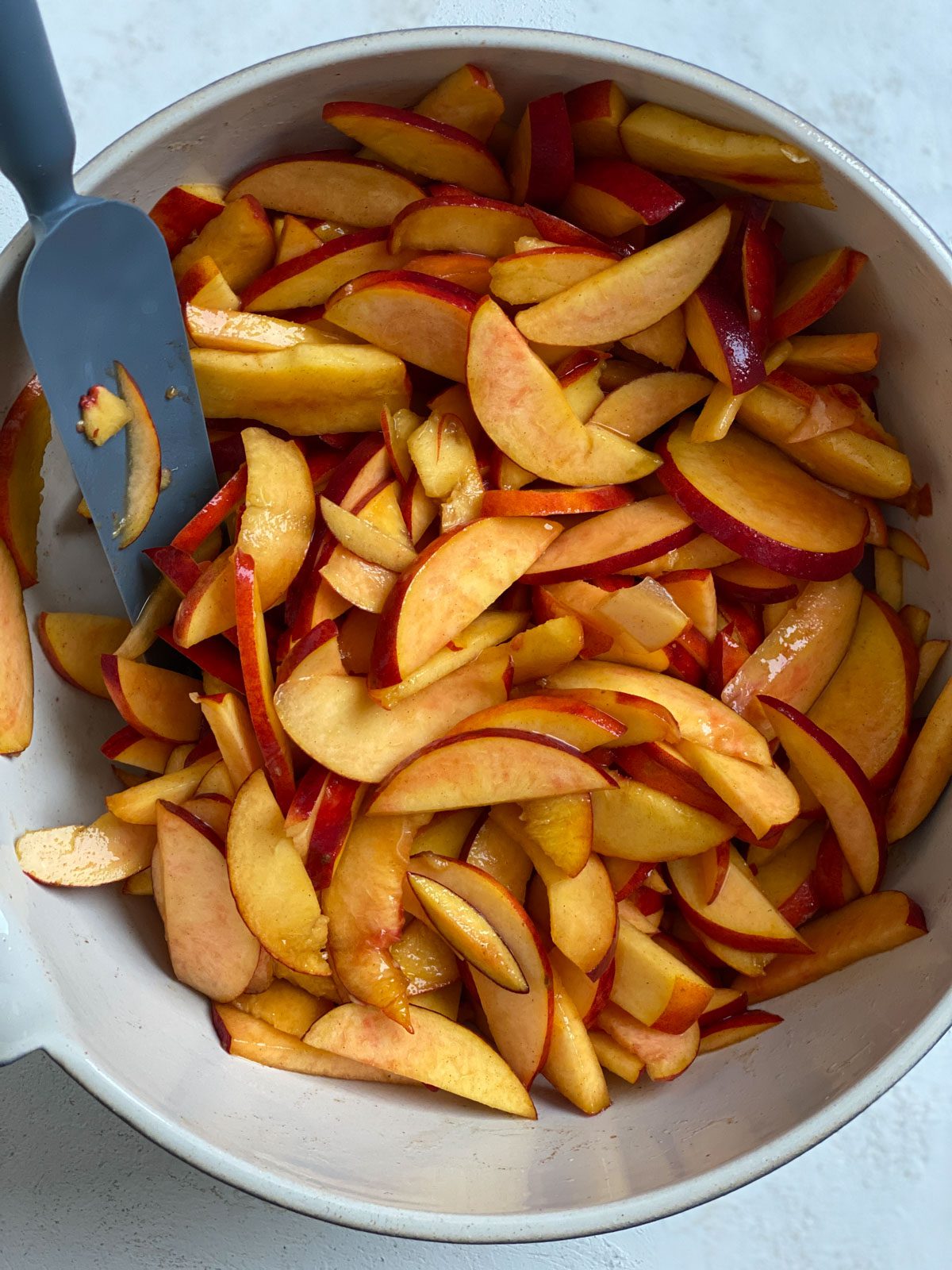 post mixing for sliced peaches in a bowl