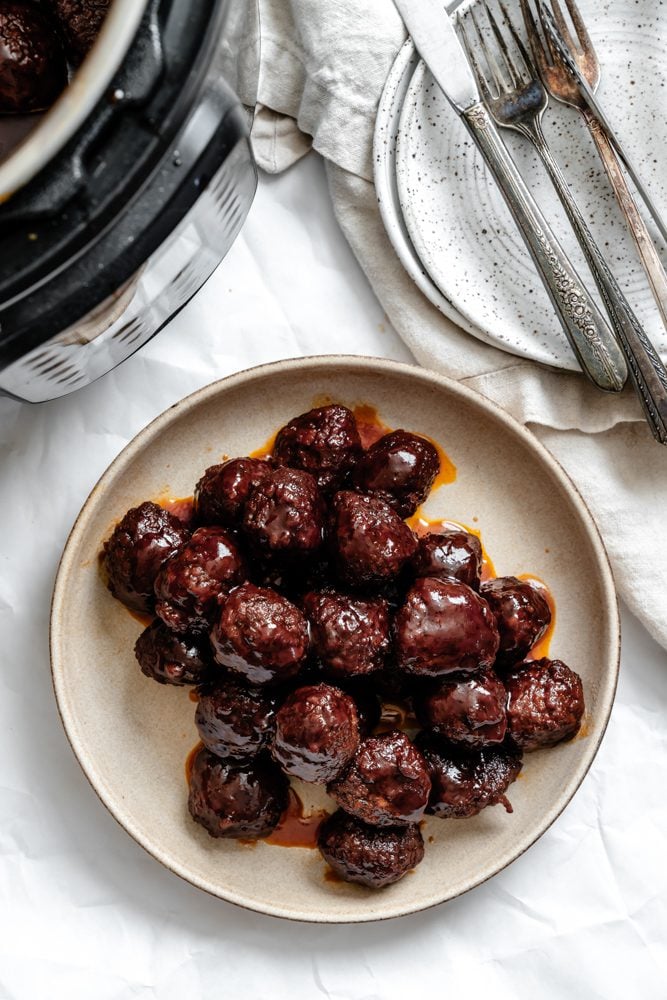 completed Chili Sauce and Grape Jelly Meatballs on a plate