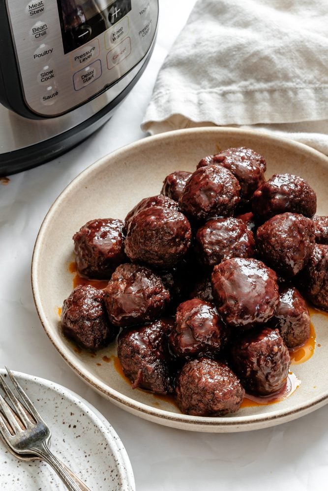 completed Chili Sauce and Grape Jelly Meatballs on a plate