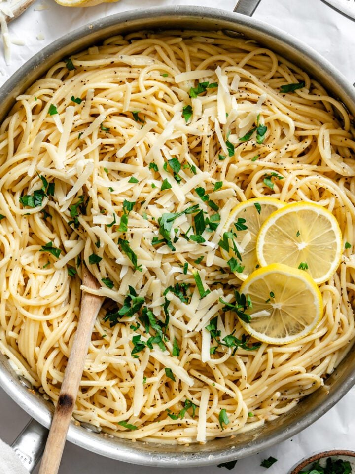 completed Garlic and Lemon Pasta in pot