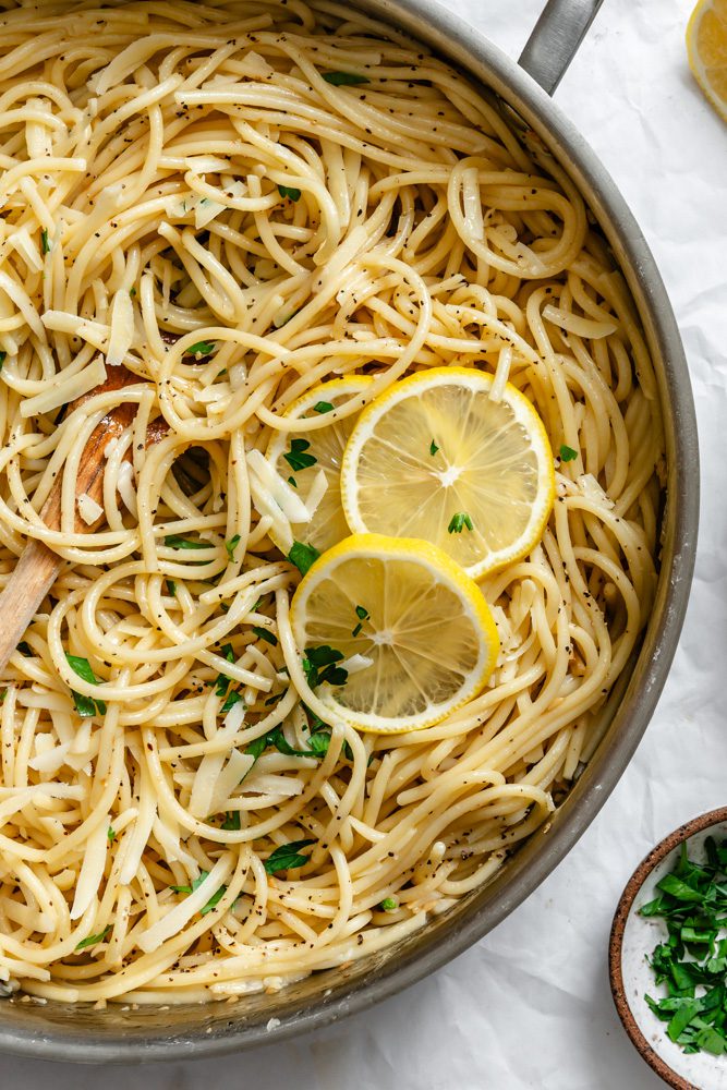 completed Garlic and Lemon Pasta in pot